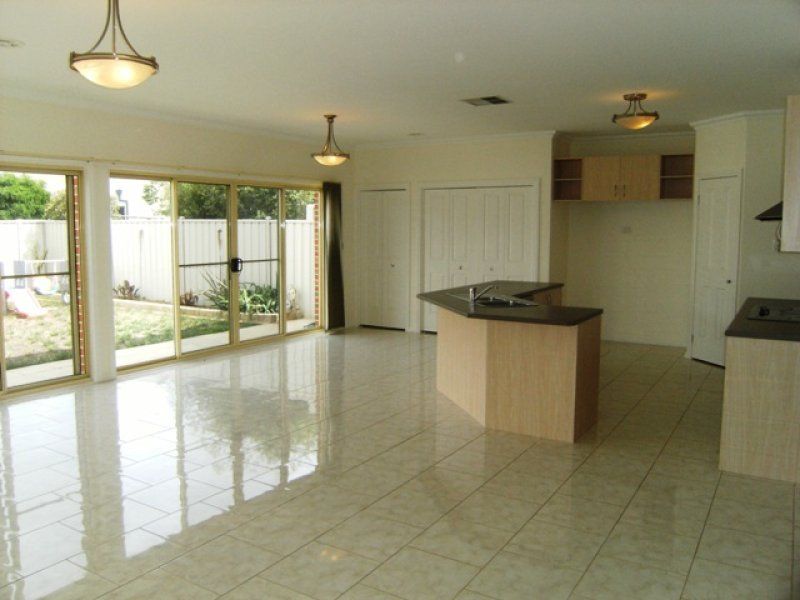 109 Springlake Avenue, Caroline Springs - Thumbnail 4