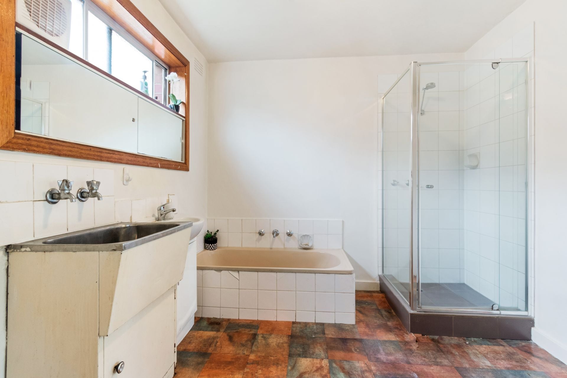 TWO BEDROOM APARTMENT IN A SOUGHT AFTER LOCATION