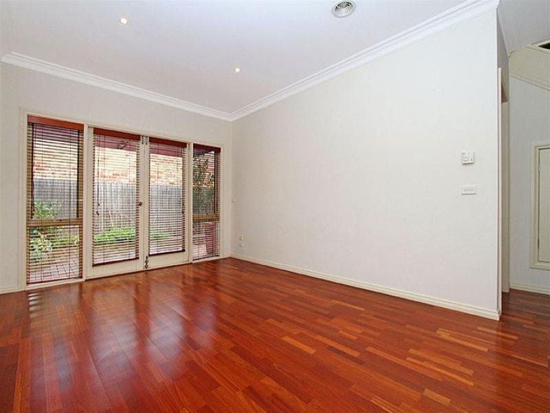 4/84-86 Pine Street, Reservoir
