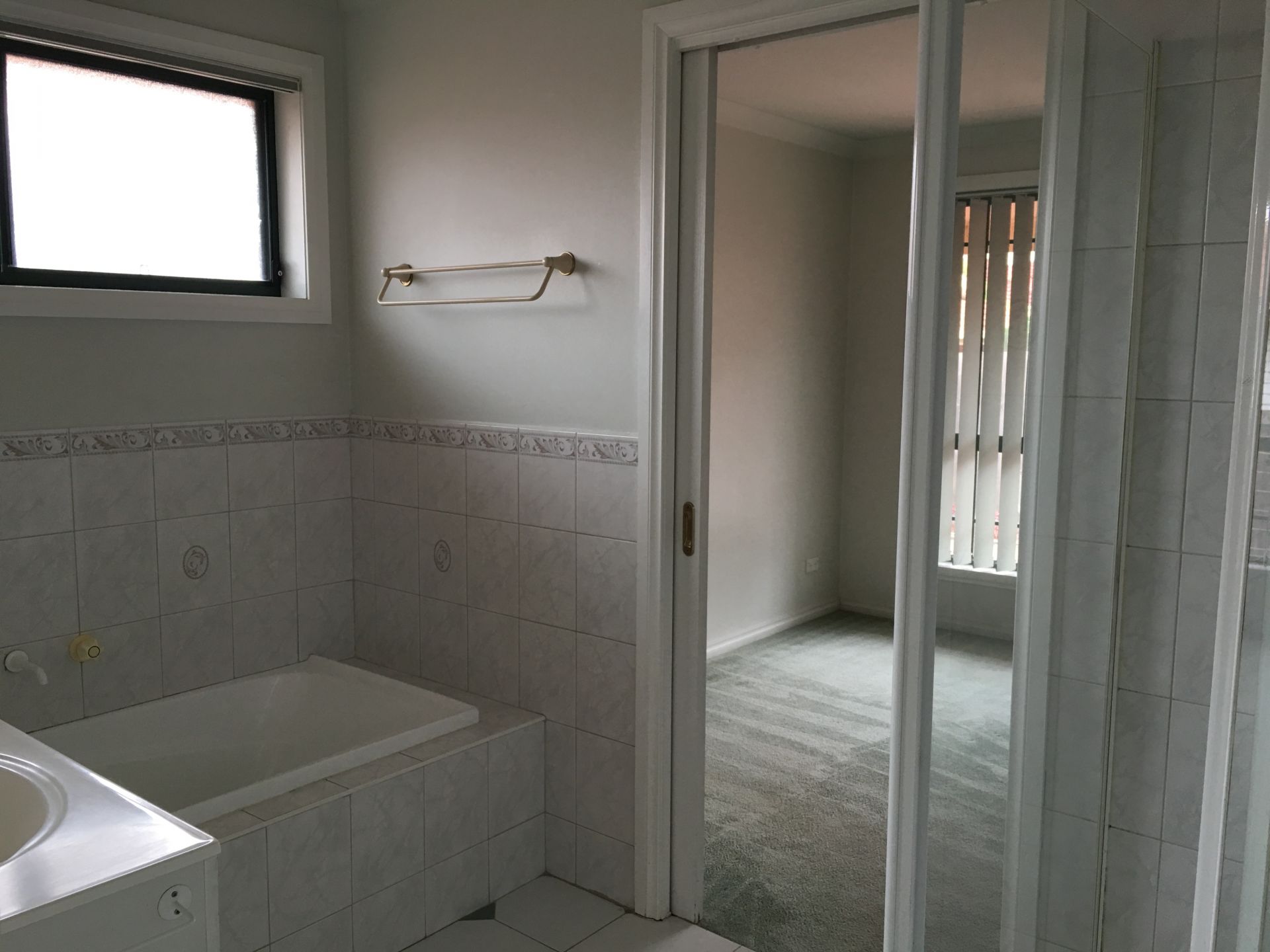 SPACIOUS 2 BEDROOM!!