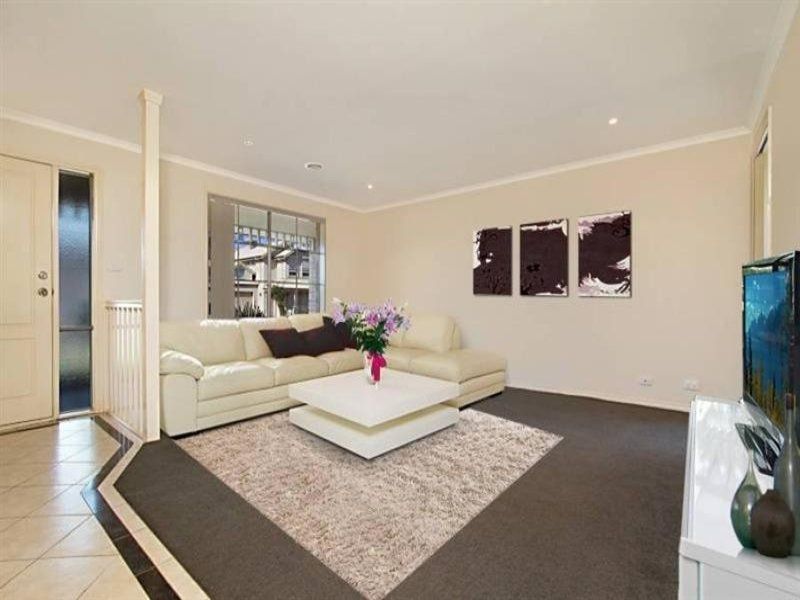 14 Kahan Close, Caroline Springs - Thumbnail 4