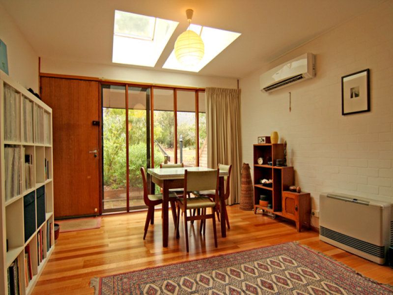 71 Wybalena Grove, Cook - Thumbnail 2