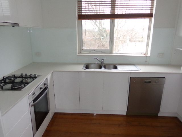 **Bright, sunny & fabulous location**
