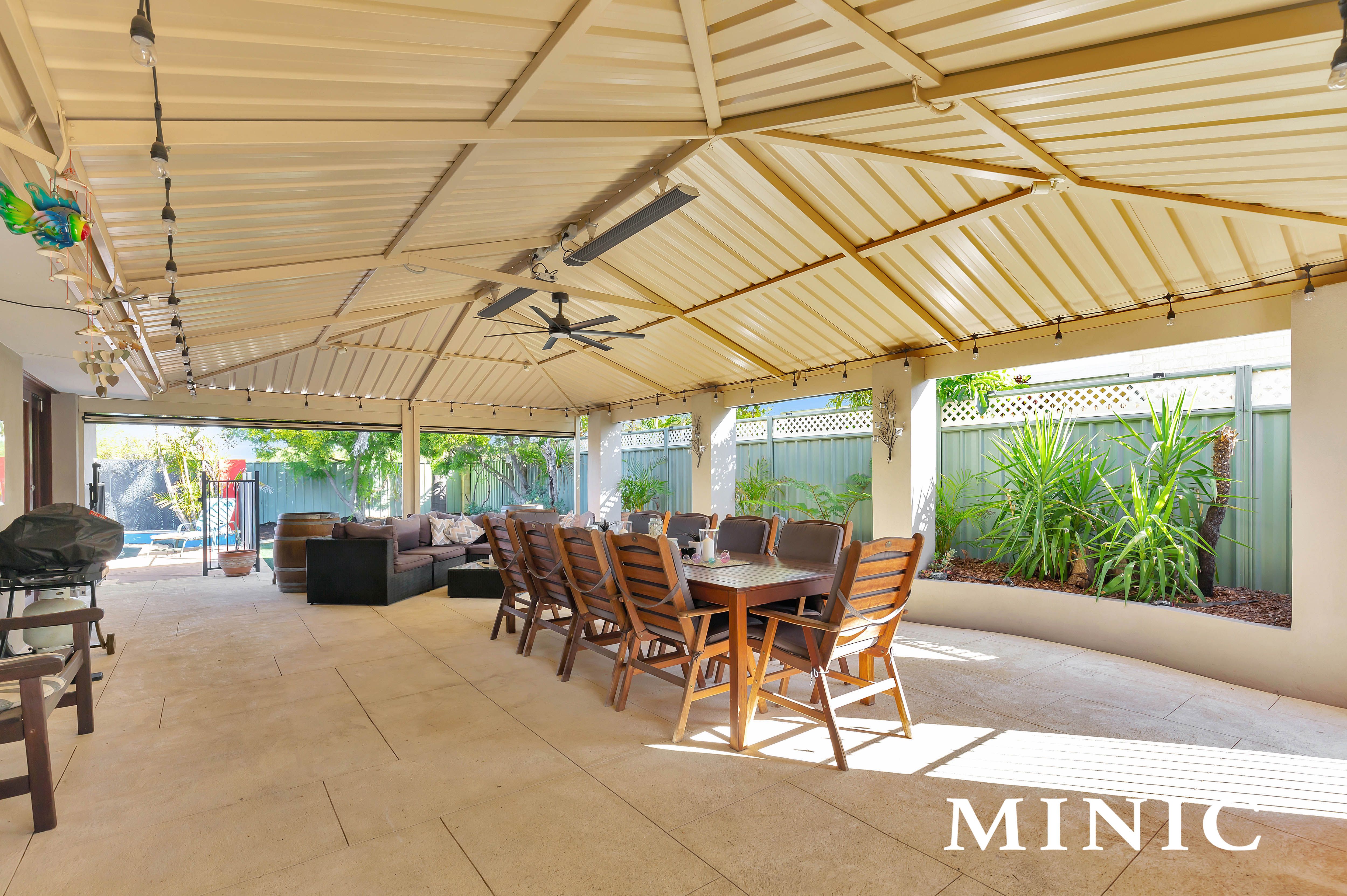 34 Charm Way, Atwell