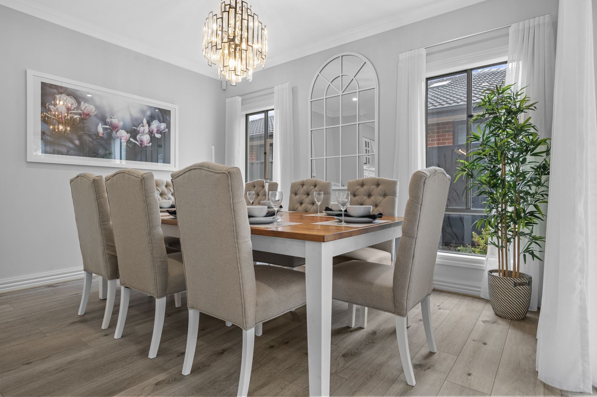 FULLY FURNISHED EX DISPLAY FAMILY HOME
