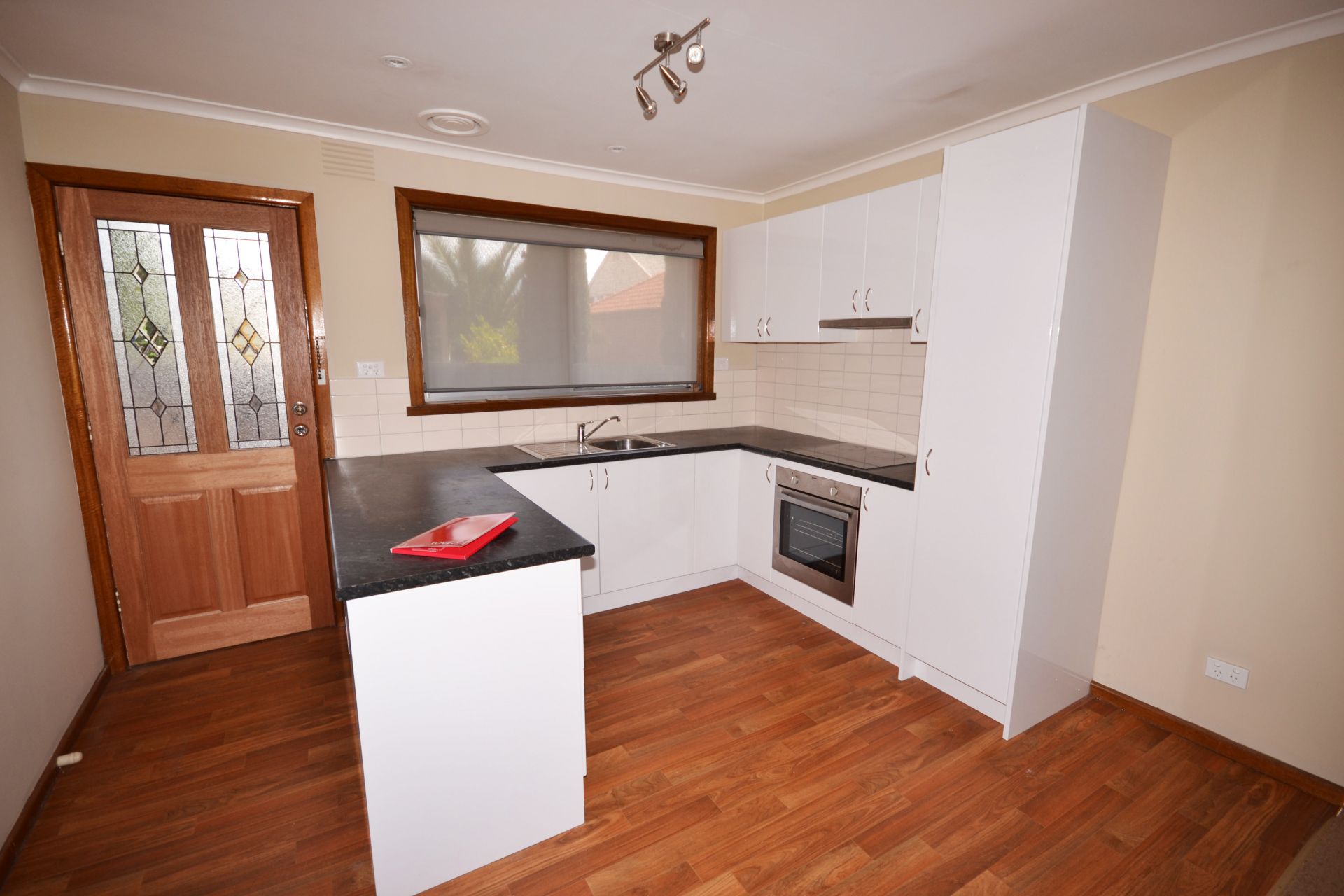 FULLY RENOVATED ONE BEDROOM