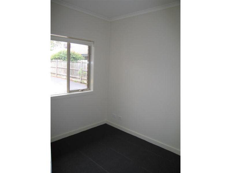 DELIGHTFUL 1 BEDROOM + STUDY!