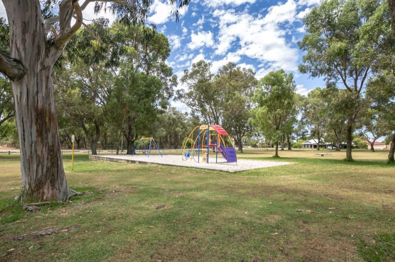 2B Brown Way Karrinyup WA, Karrinyup - Thumbnail 2