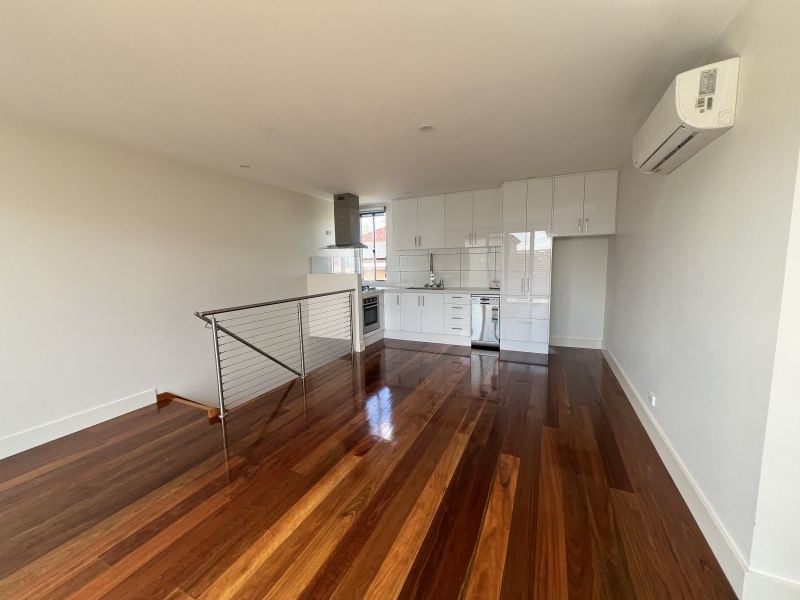 2/13 Erskine Avenue, Reservoir