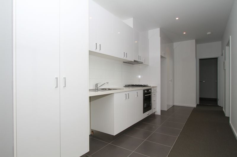 8/99 Barton Street, Reservoir