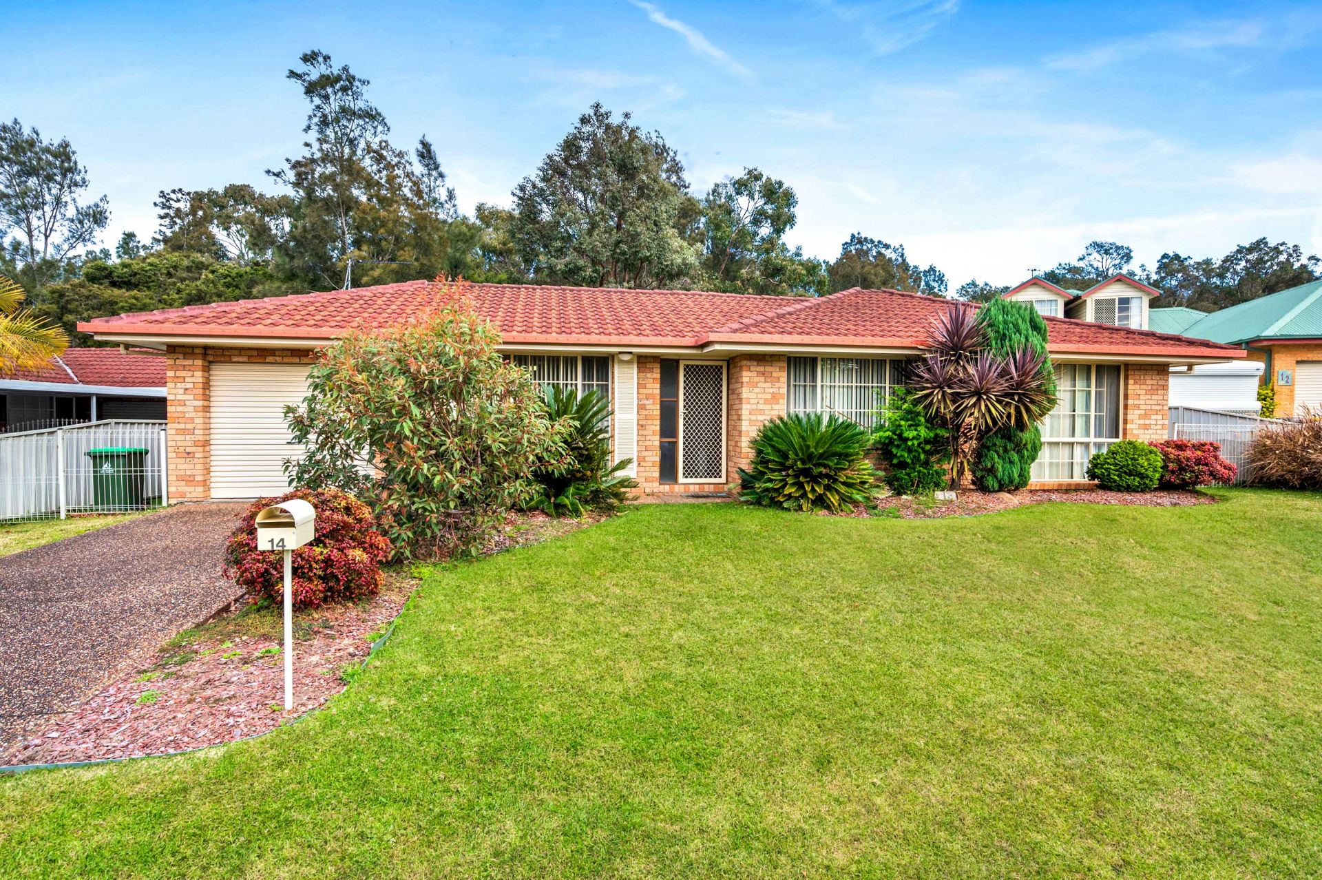 14 Derwent Crescent, Lakelands - Thumbnail 2