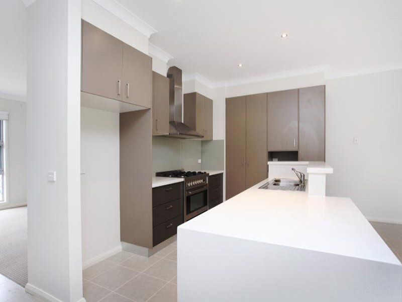 35 The Esplanade, Caroline Springs - Thumbnail 3