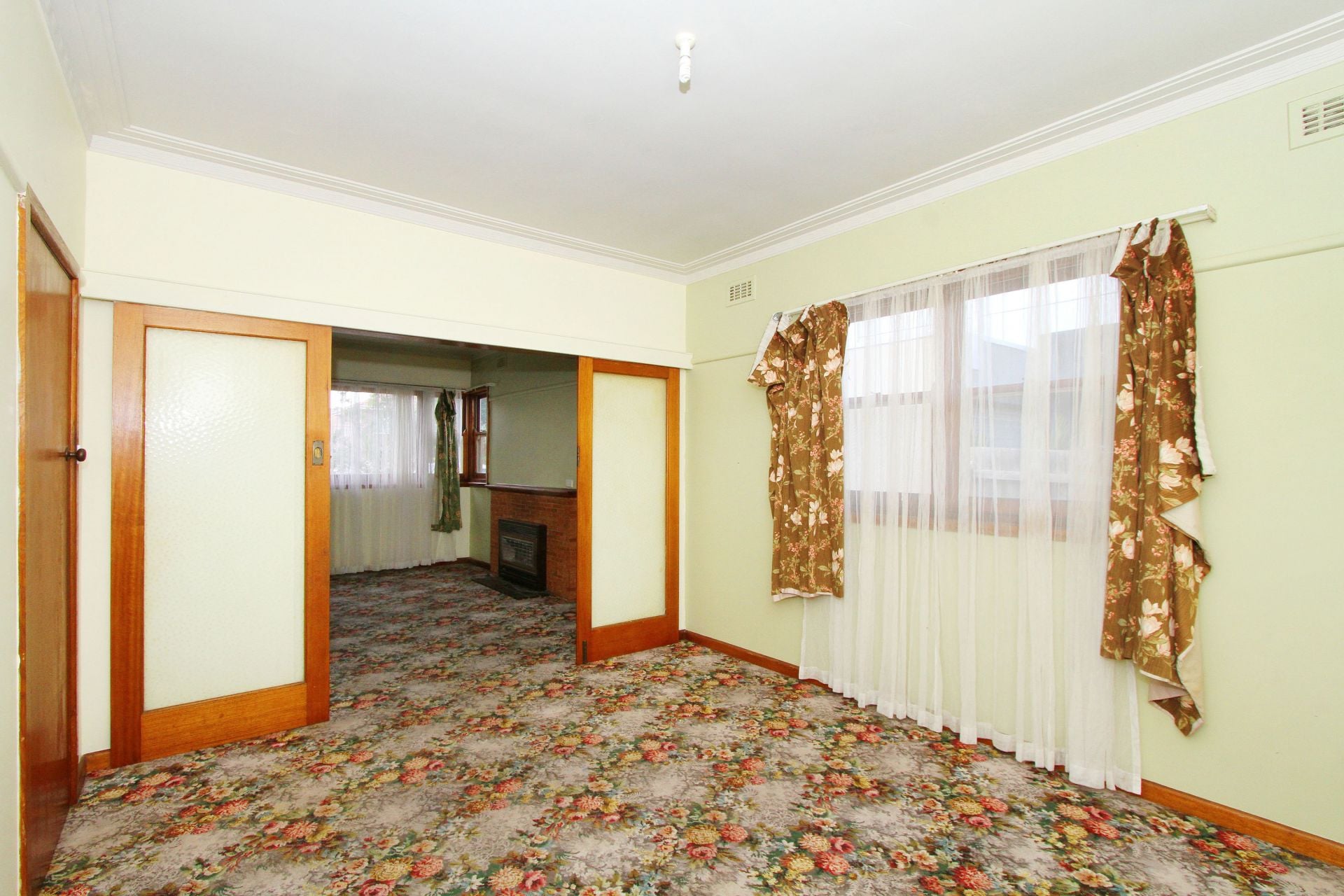 3 or 4 bedrooms you decide!