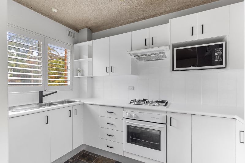 One Bedroom Unit A Short Stroll To The Beach!