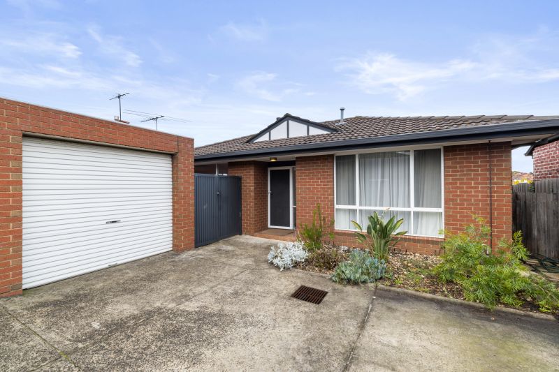 2/9 McNamara Street, Preston