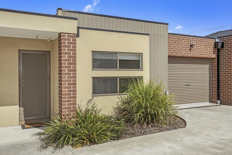 2/15 Chaleyer Street, Reservoir