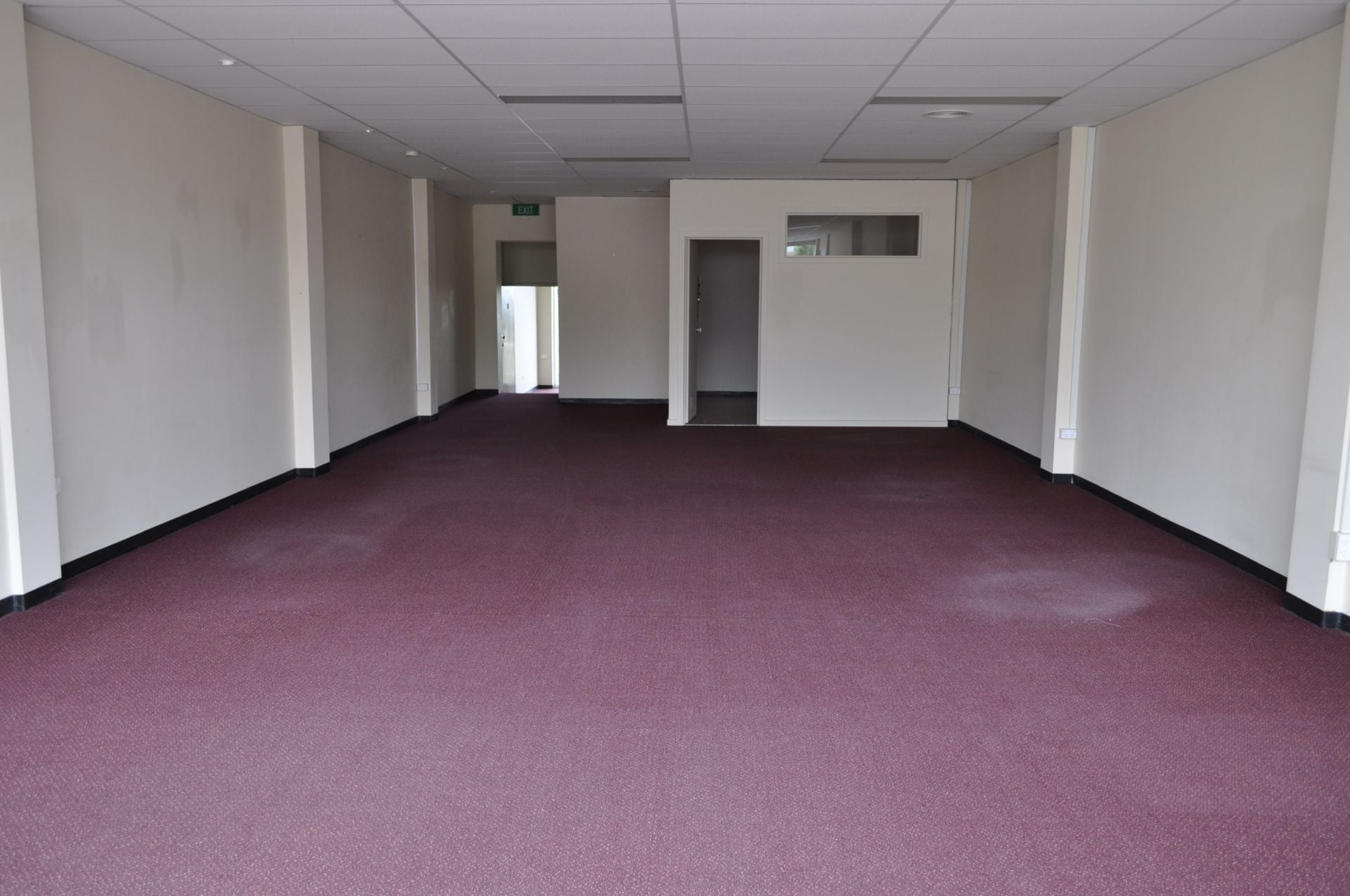 VERSATILE OFFICE SPACE