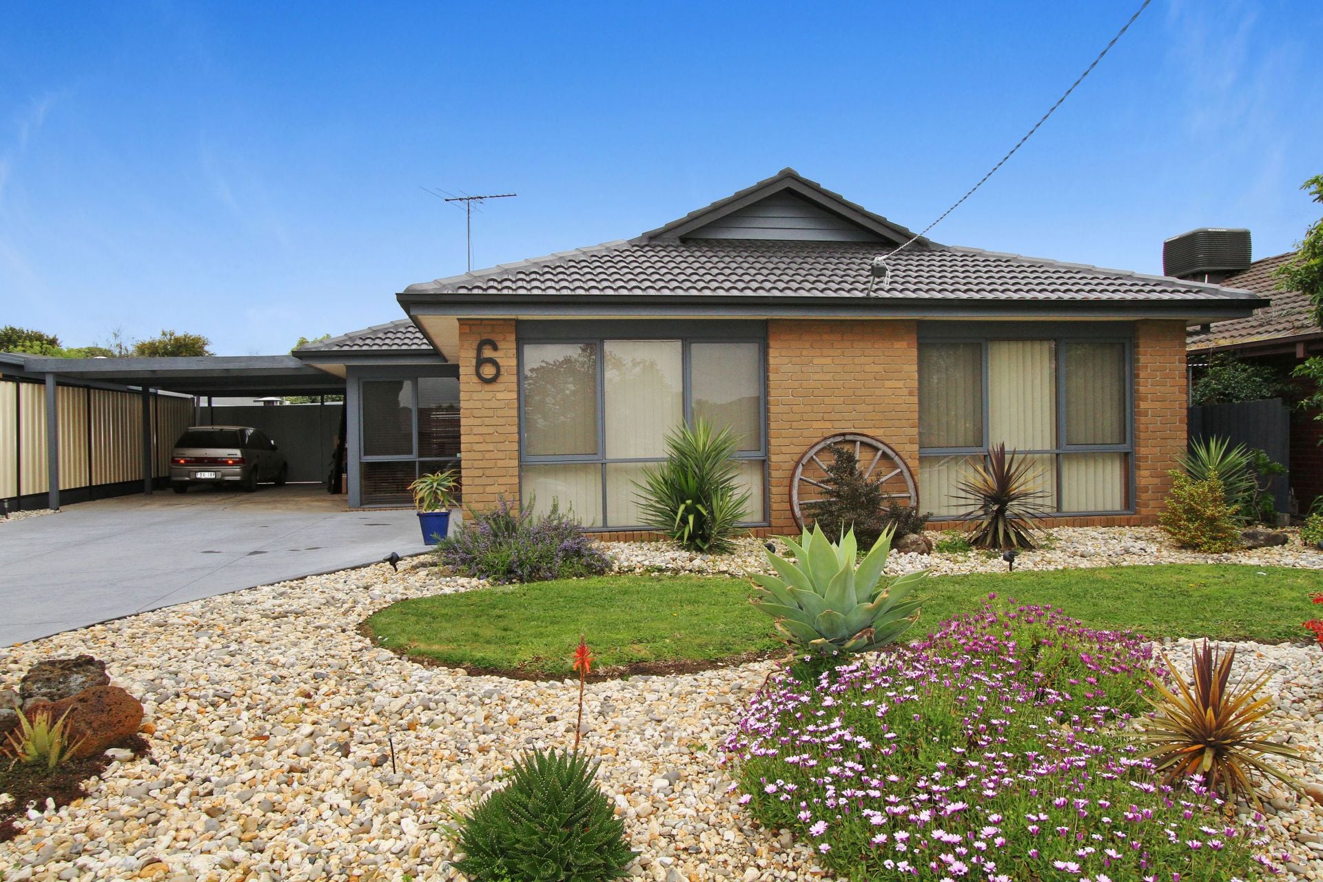IDEALLY SITUATED FAMILY HOME!