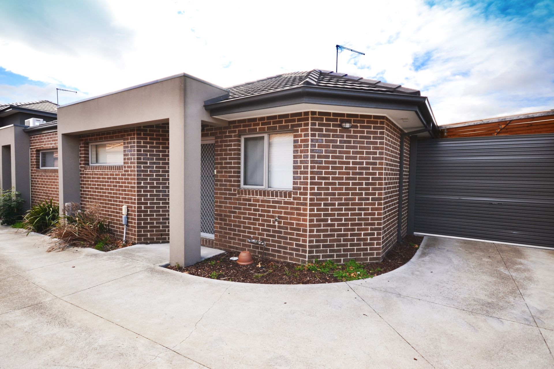 ENTICING LOCATION WITH AN ENVIABLE LIFESTYLE