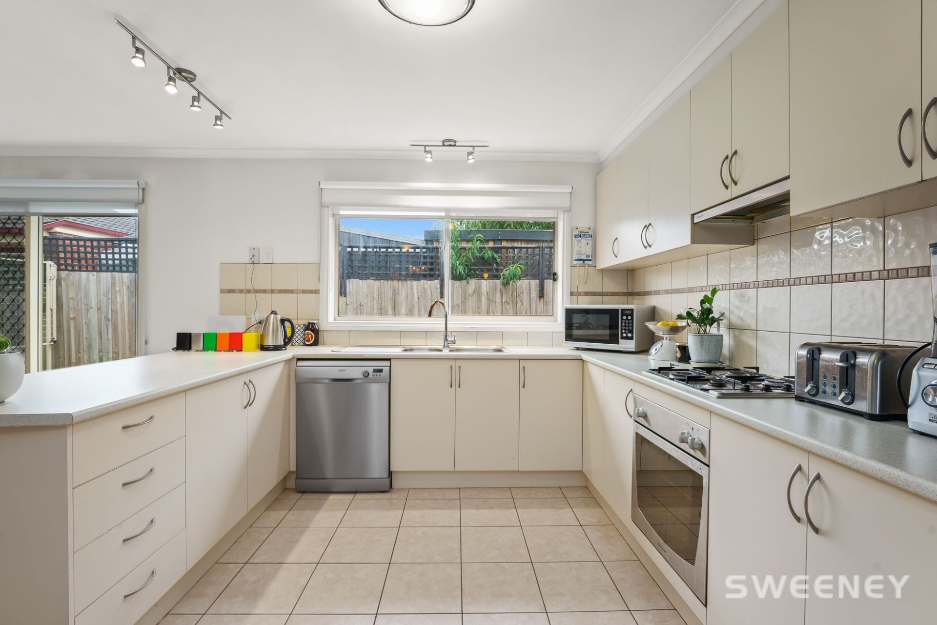 2/10 Dillon Court, Altona Meadows - Thumbnail 5