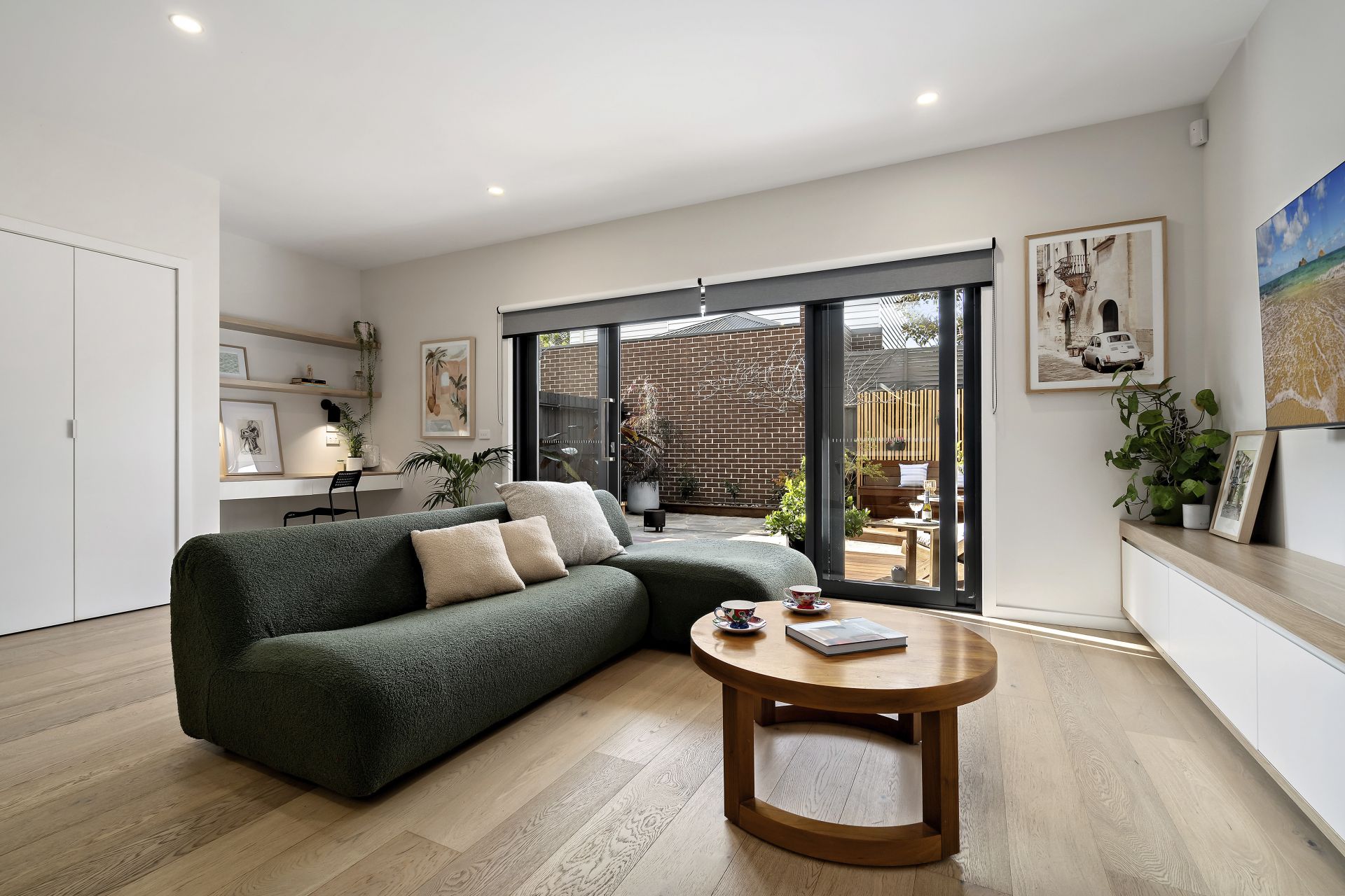 Beautifully Presented Two-Bedroom Townhouse