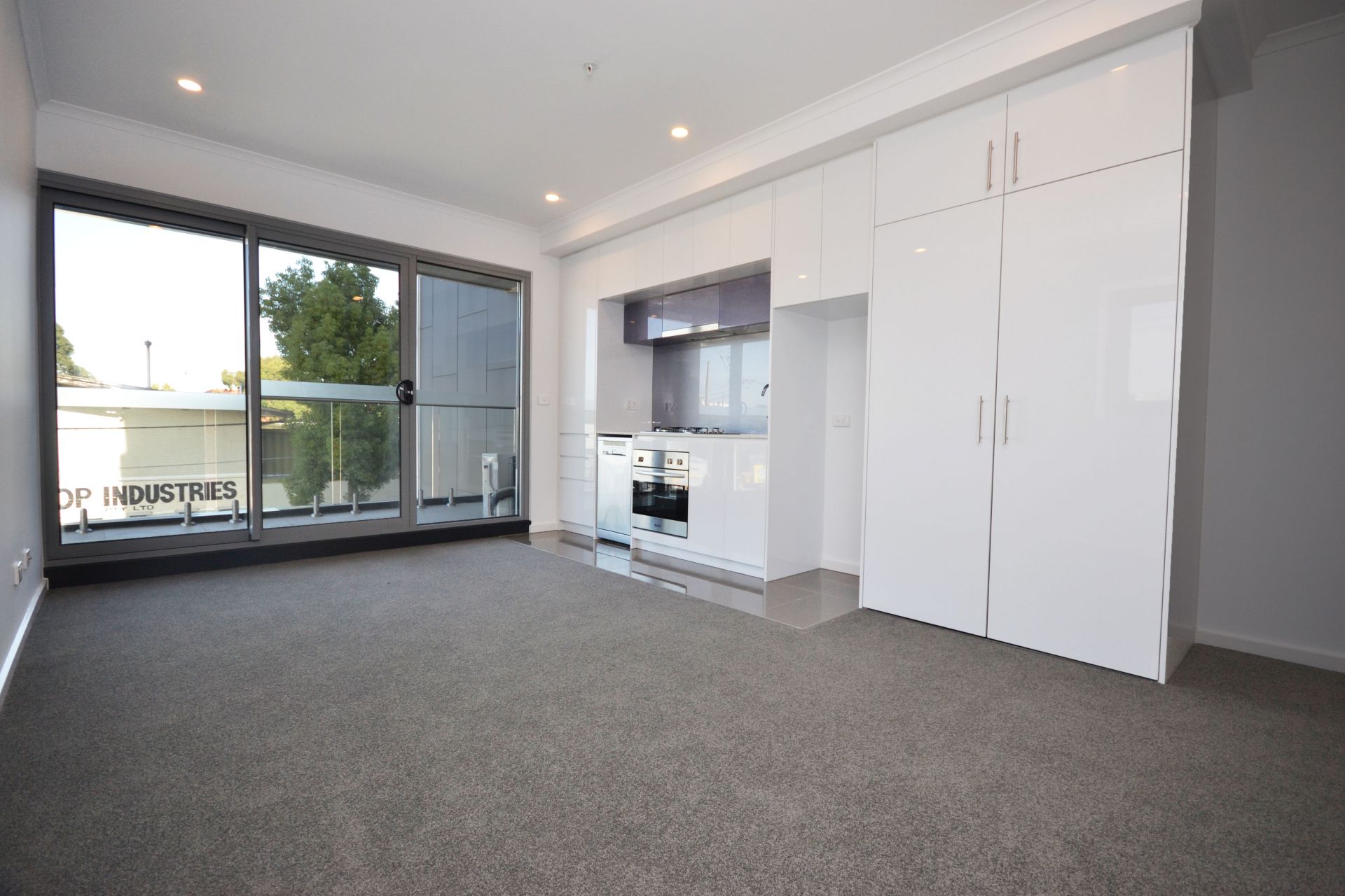 PRESTON'S CONTEMPORARY AND CHIC PACKAGE