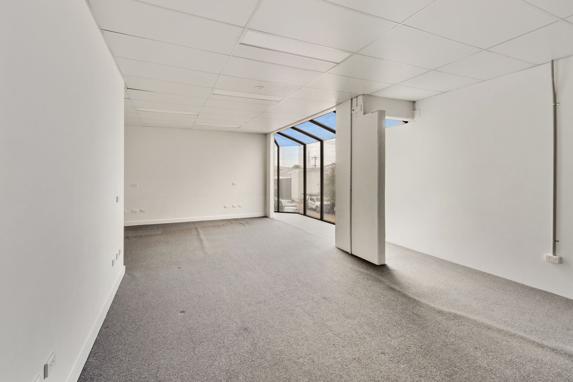 EXCELLENT WAREHOUSE FACILITY