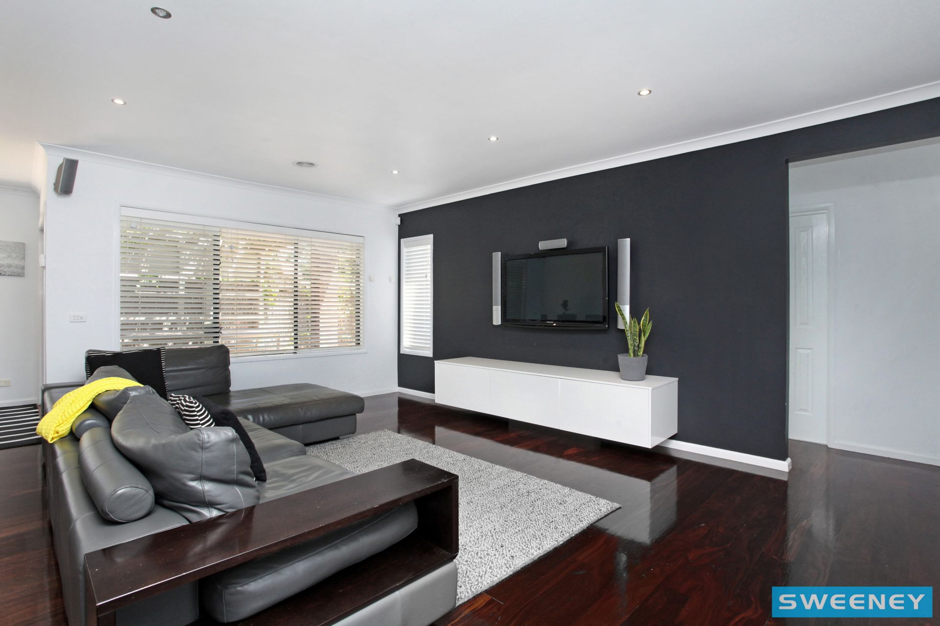 12 Holcolme Street, Caroline Springs - Thumbnail 3