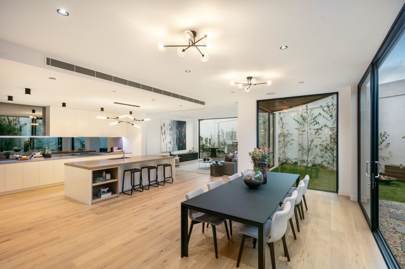 1/7 Orrong Crescent, Caulfield North