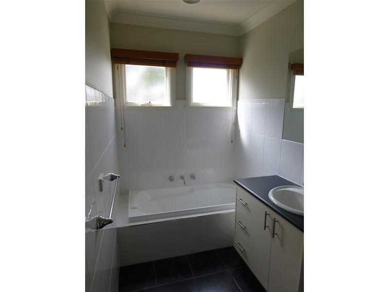 Beautiful 3 Bedroom Townhouse!
