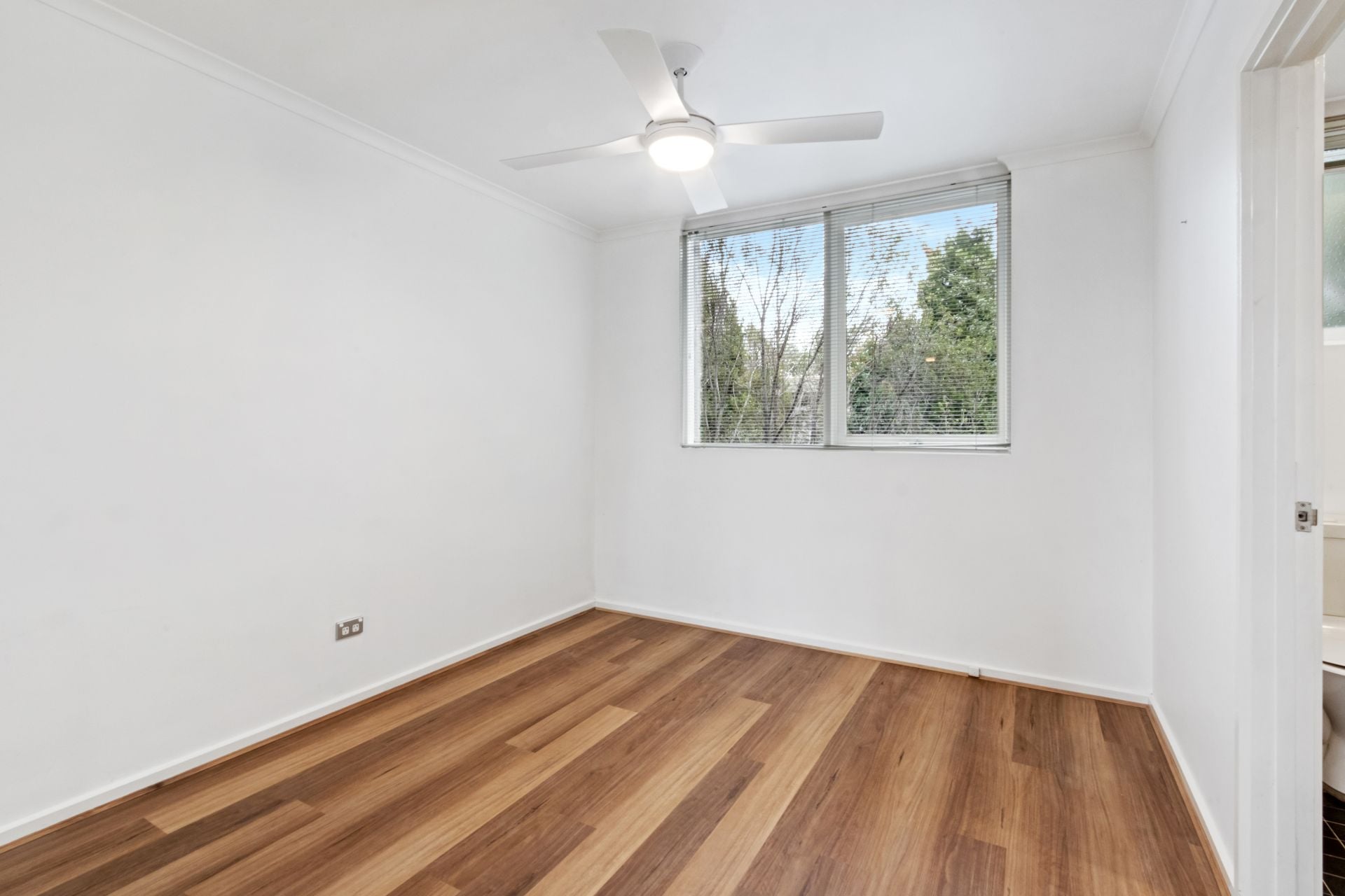 Secure Modern Apartment moments from Pender's Park