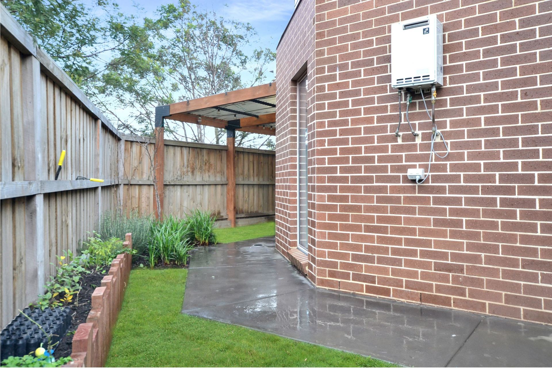 THREE BEDROOM CONTEMPORARY LIVING