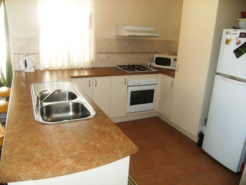 8 Loddon Close, Caroline Springs - Thumbnail 4