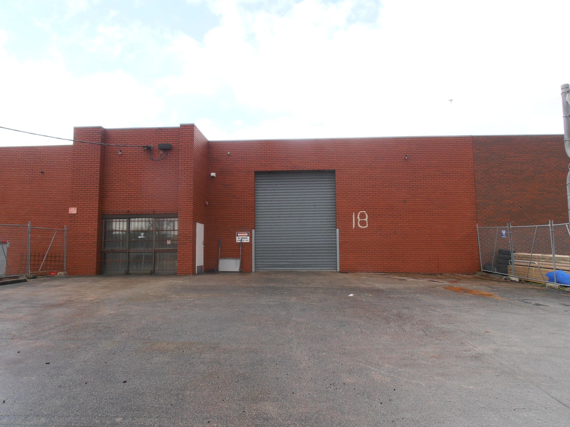 SOLID BRICK FACTORY/WAREHOUSE WITH PLENTY OF POWER
