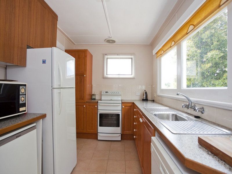 2 Foster  Street, Anglesea, VIC, Anglesea - Thumbnail 4