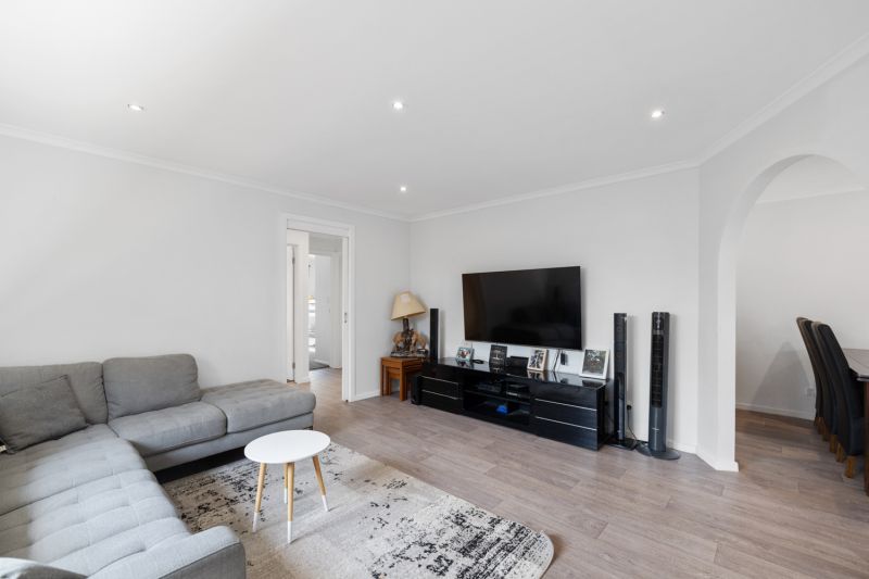 2/8 Crellin Avenue South, Altona Meadows - Thumbnail 5