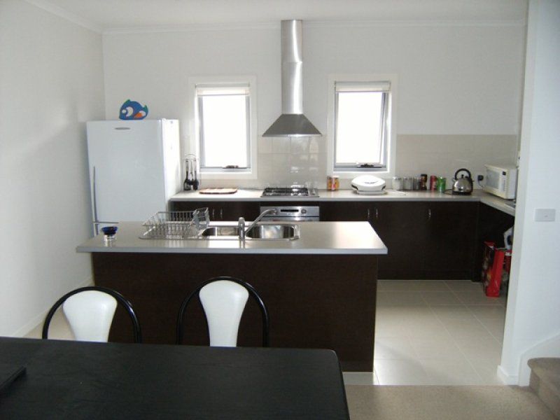 8/4 Hopetoun Green, Caroline Springs - Thumbnail 3