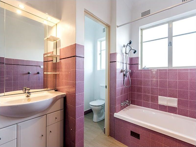 Bright Two Bedroom Unit