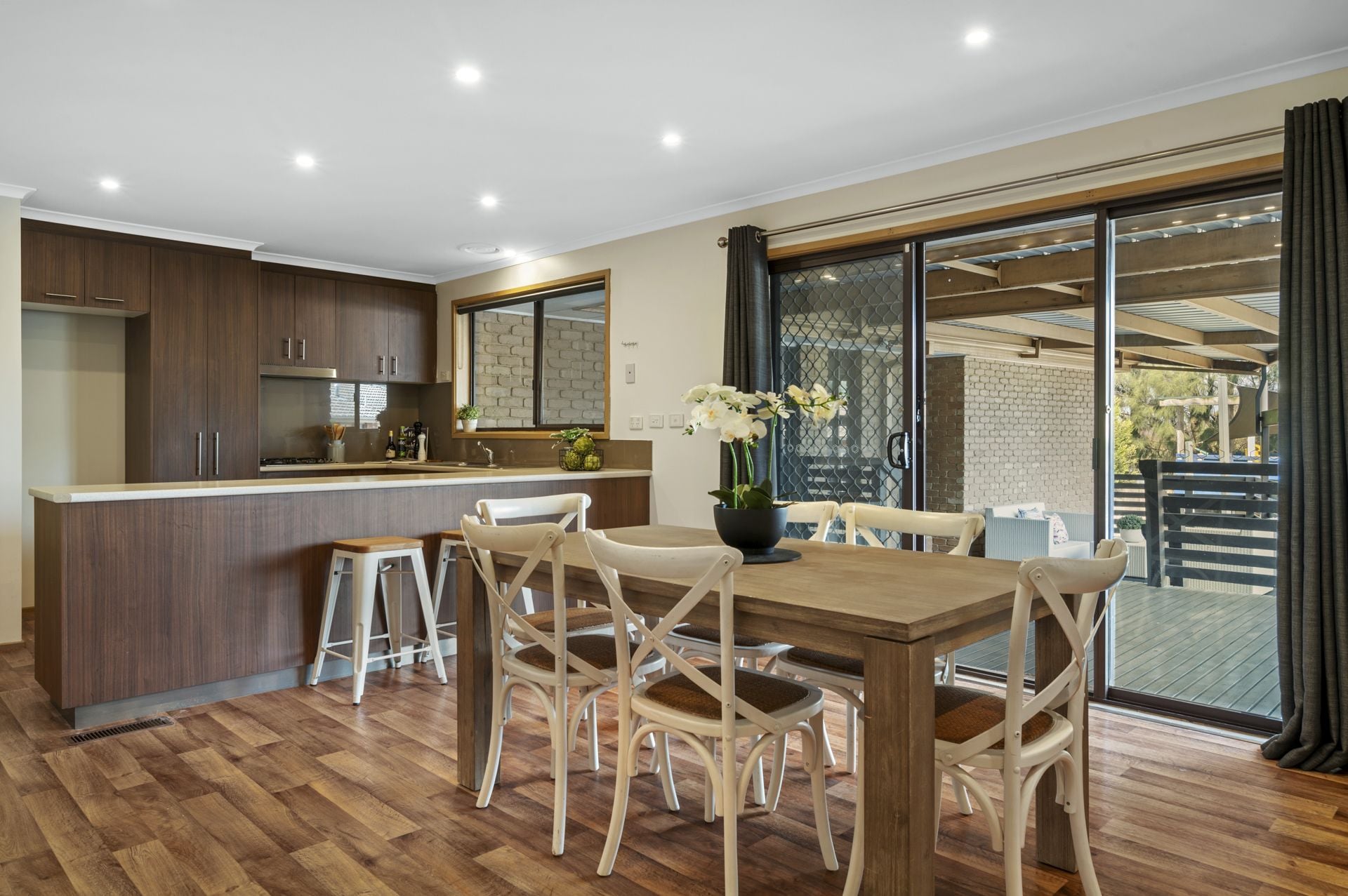 DUAL LIVING -  4 BEDROOMS, 2 BATHROOMS FAMILY HOME