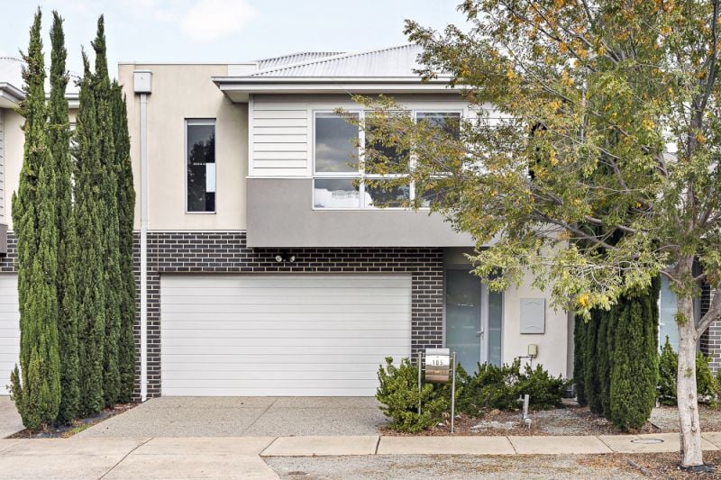 105 Orbis Avenue, Fraser Rise - Thumbnail 2