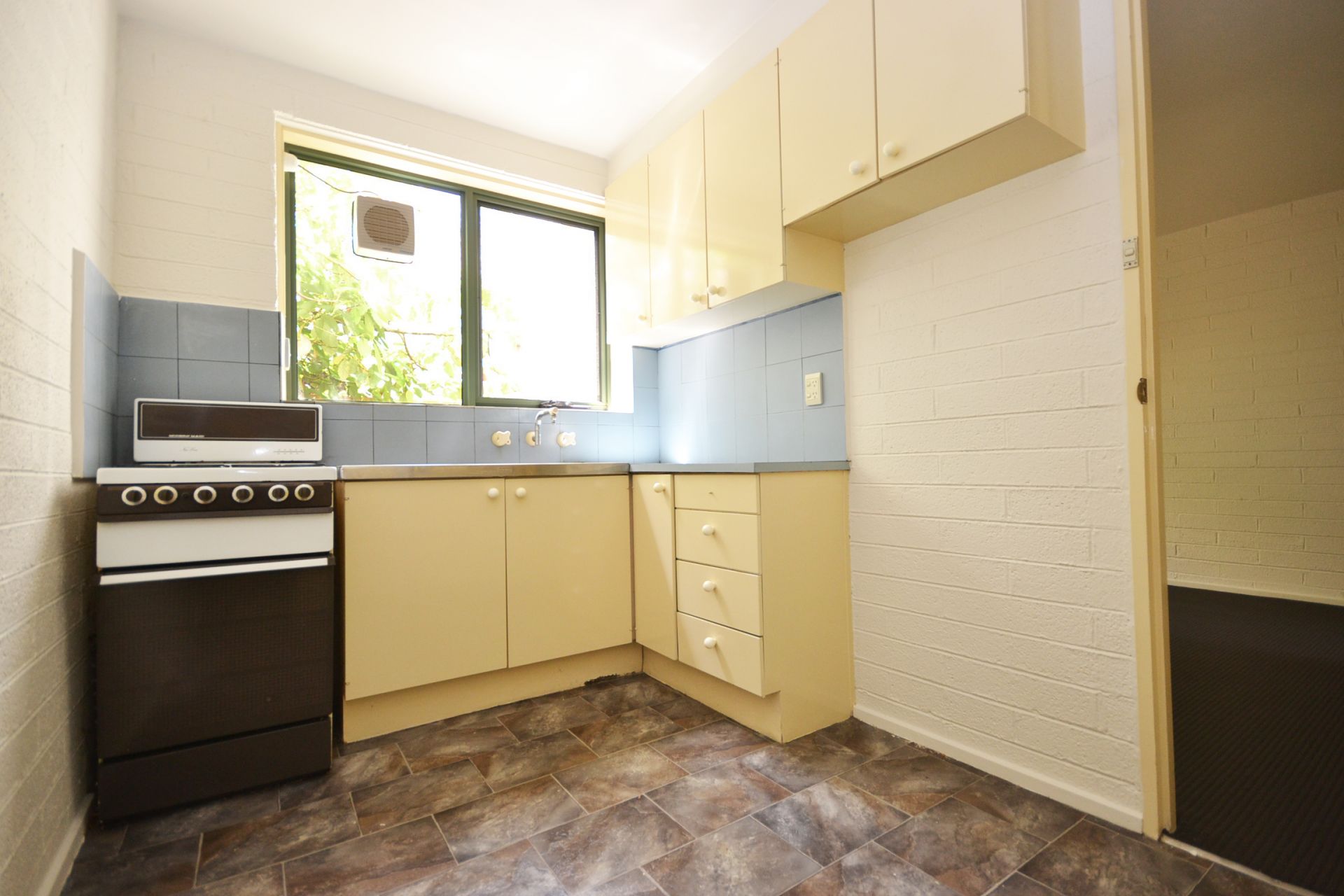 UPDATED APARTMENT IN THE HEART OF NORTHCOTE