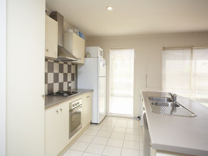70 Foxwood Drive, Point Cook - Thumbnail 2