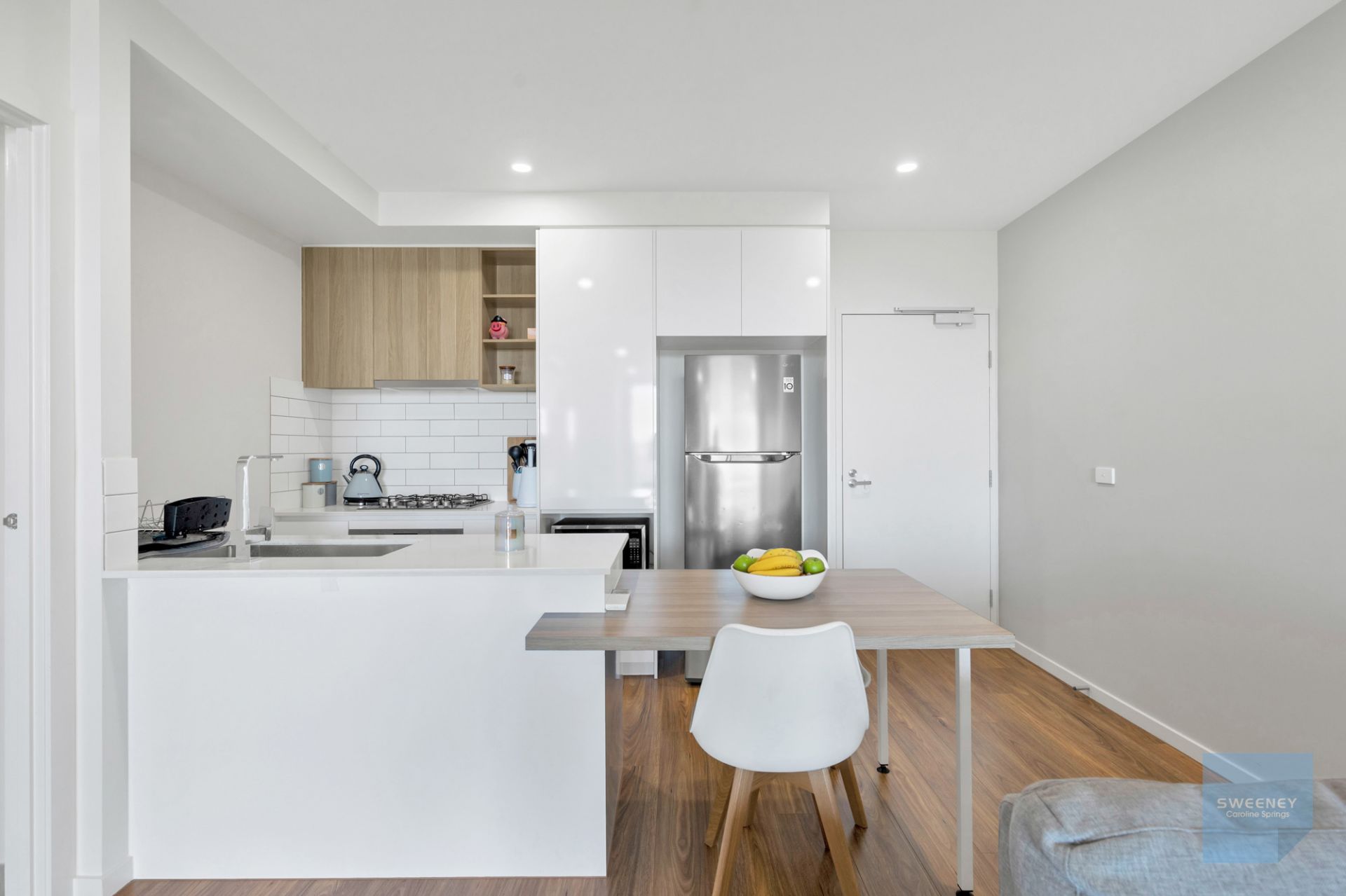 318/9 Commercial Road, Caroline Springs - Thumbnail 3