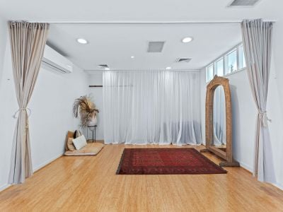 RARE REFURBISHED FREESTANDING RETAIL/OFFICE!