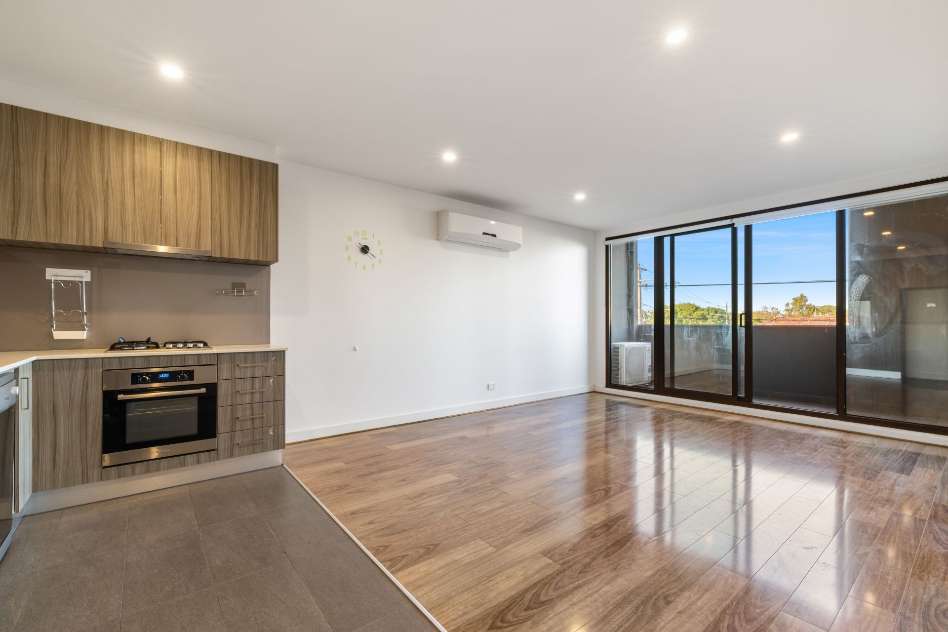Modern Living in Magnificent Location