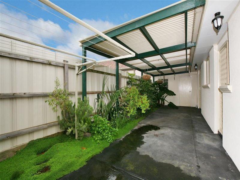 Elegant 2 Bedroom Unit, A Must See!