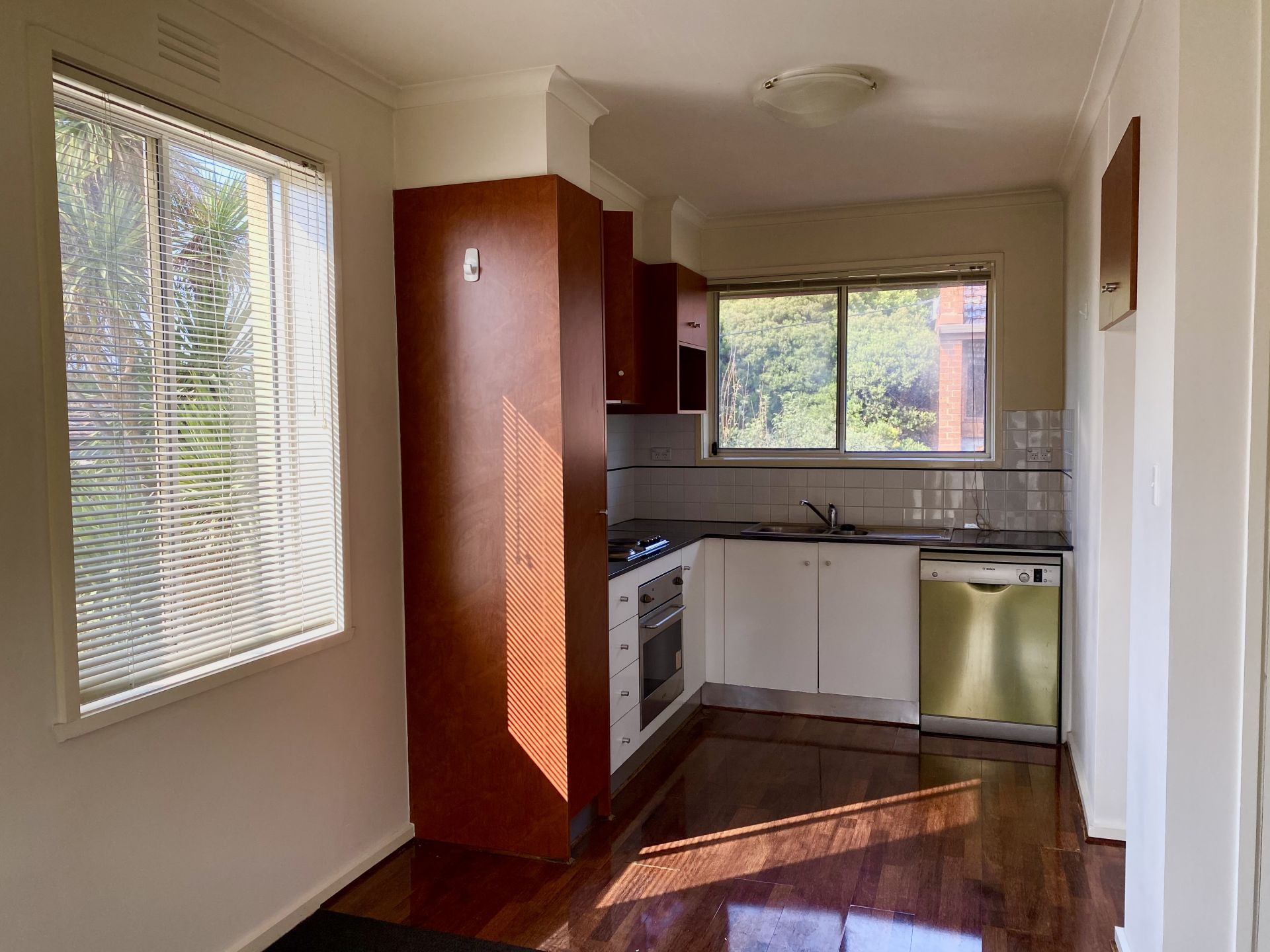 Stylish & Sophisticated 2 Bedroom Apartment!!