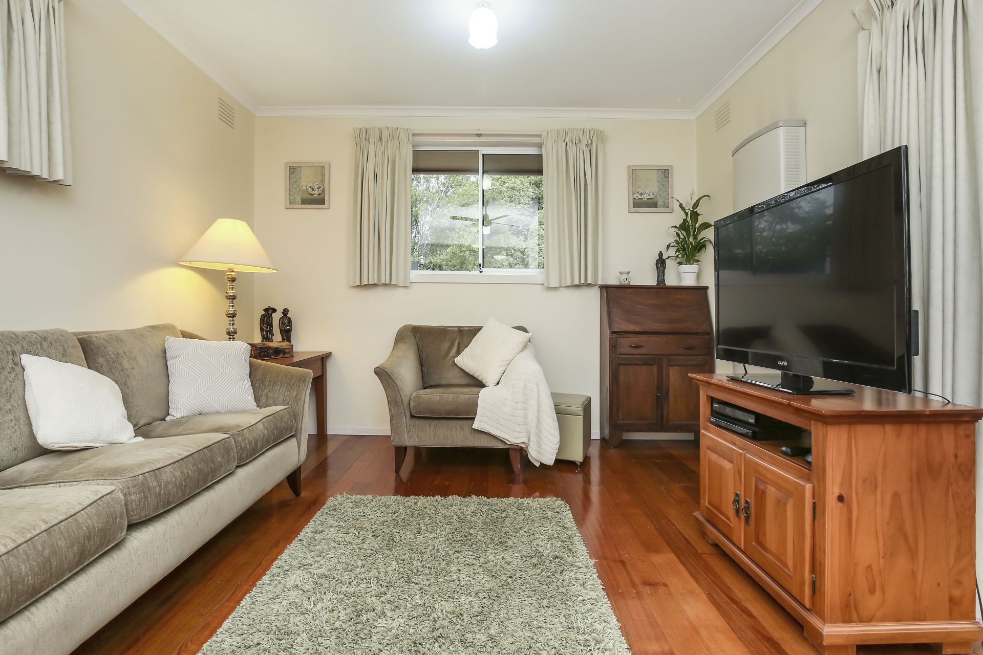 Irresistible Opportunity In An Impressive Location