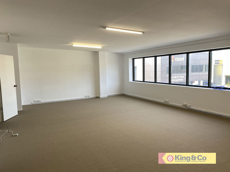 CORPORATE UNIT ON BUSY STATION AVENUE