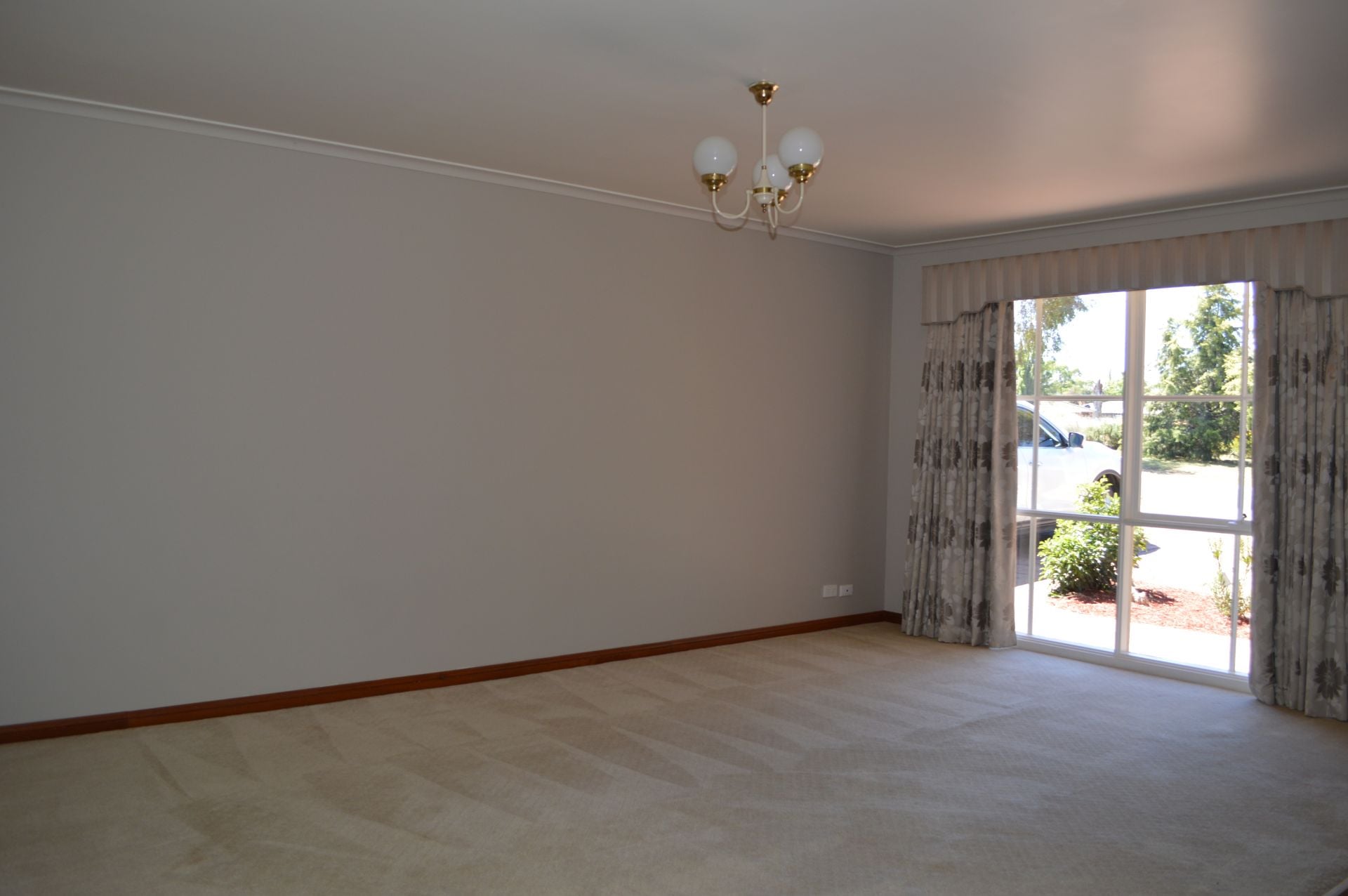SUPERBLY LOCATED FOUR BEDROOM FAMILY HOME   *Insp Thu 22nd Mar @ 4:40pm & Sat 24th Mar @ 10:05am*